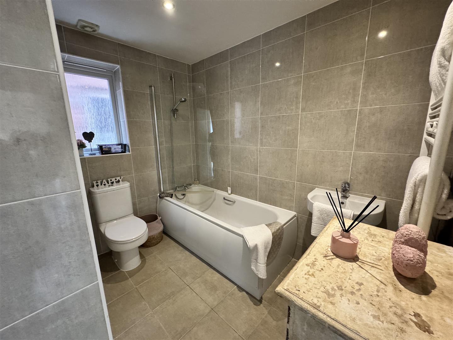 YRUcn1GwqEywQ GXdl Osg