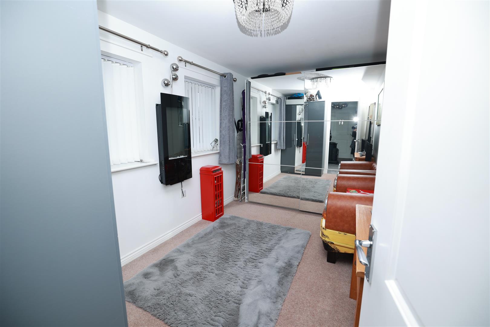 udk AXer40GtUaRuaA9d7Q